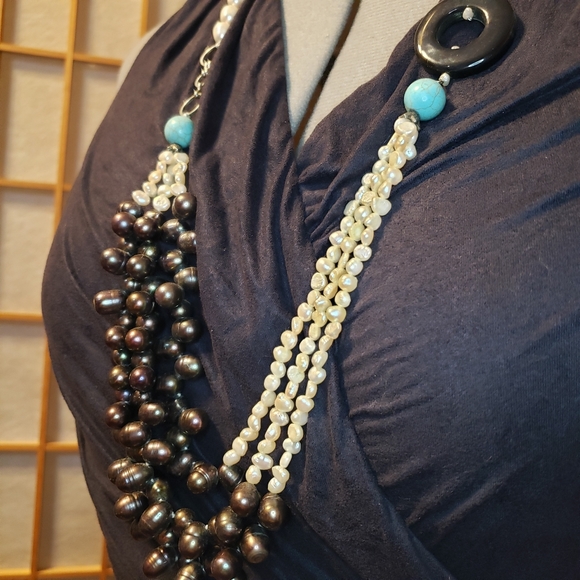 Two-tone White and Black Freshwater Pearl Asymmetrical Necklace - Picture 3 of 4
